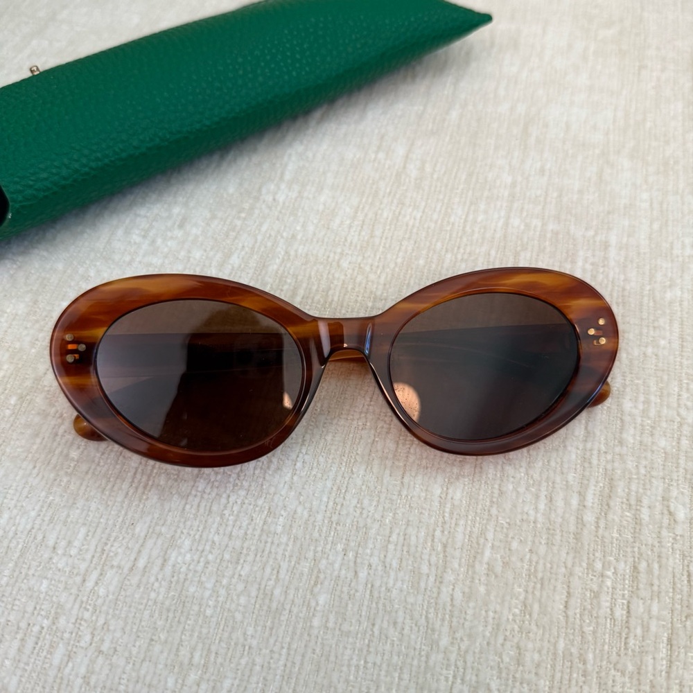 Sporty & Rich Tortoiseshell Cat Eye Sunglasses with Green Case